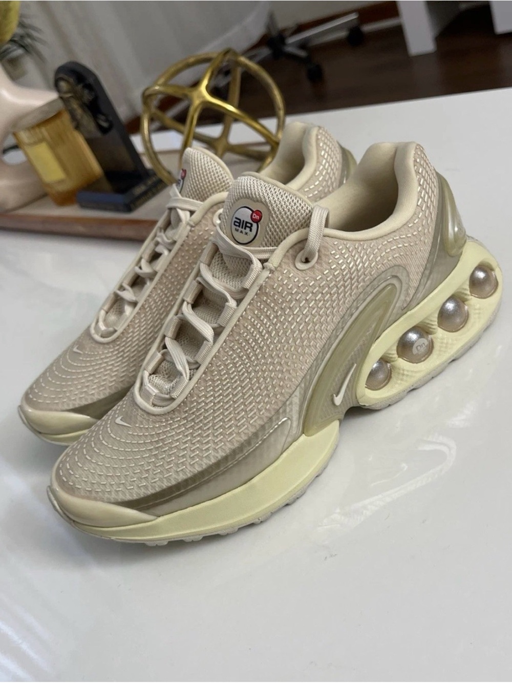 Nike Air Max DN Sneakers Khaki/Fossil/Team Gold HV4861-200 Women's Size 9.5 New